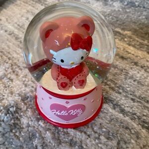 Hello Kitty 5" Tall Valentine's Day Heart Water Globe New With Sticker No Box